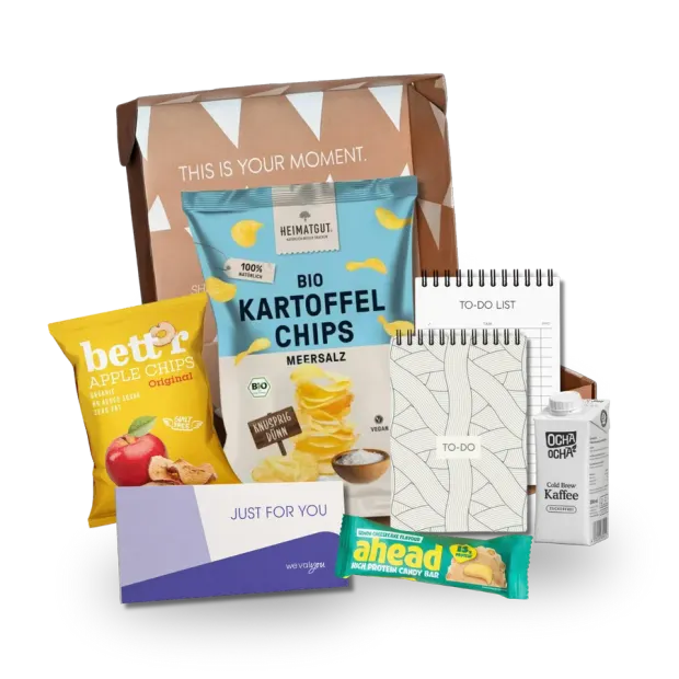 Coffee & Clarity: Cold Brew, ausgewählte Snacks und ein To-do-Block.